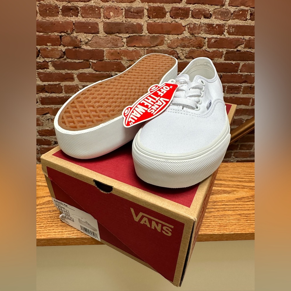 Vans Authentic Platform white size 8 women/size 6.5 men NIB